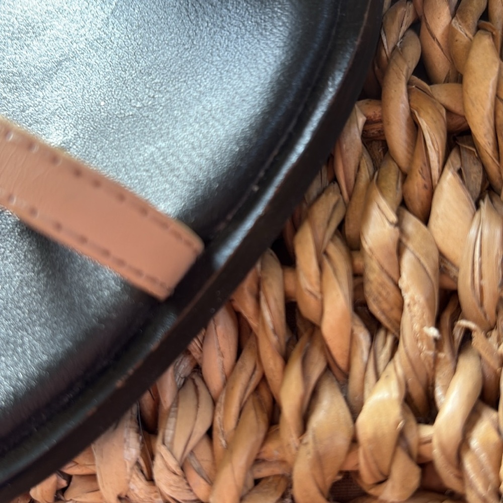 EUC. Michael Kors sandals. Size 10 - Picture 7 of 16